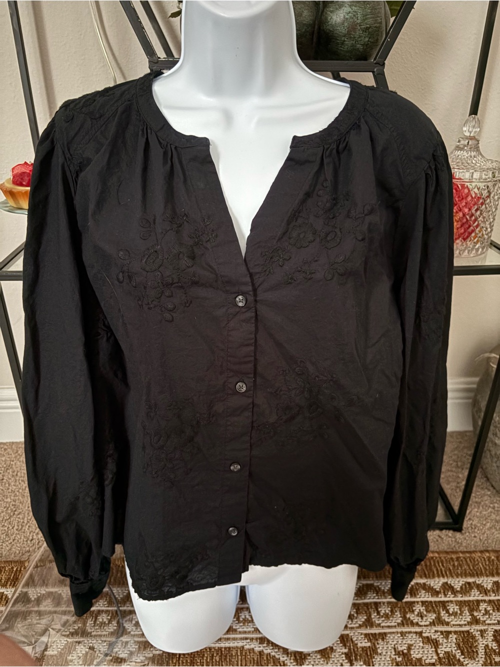 Old Navy Womens Black Long Sleeve button down blouse w/emboridery XL